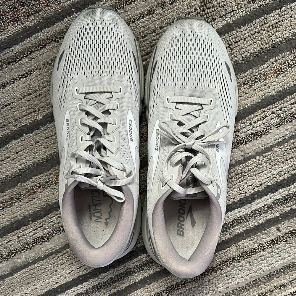 Women’s Brooks Gray Ghost 15
